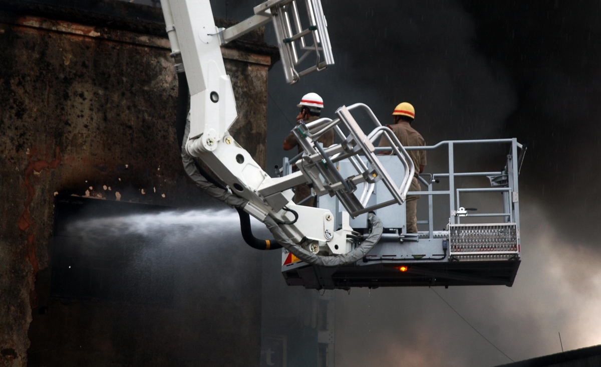 Firefighters try to douse a fire that broke out in a Kolkata shopping mall on April 26, 2015. fire shopping mall kolkata