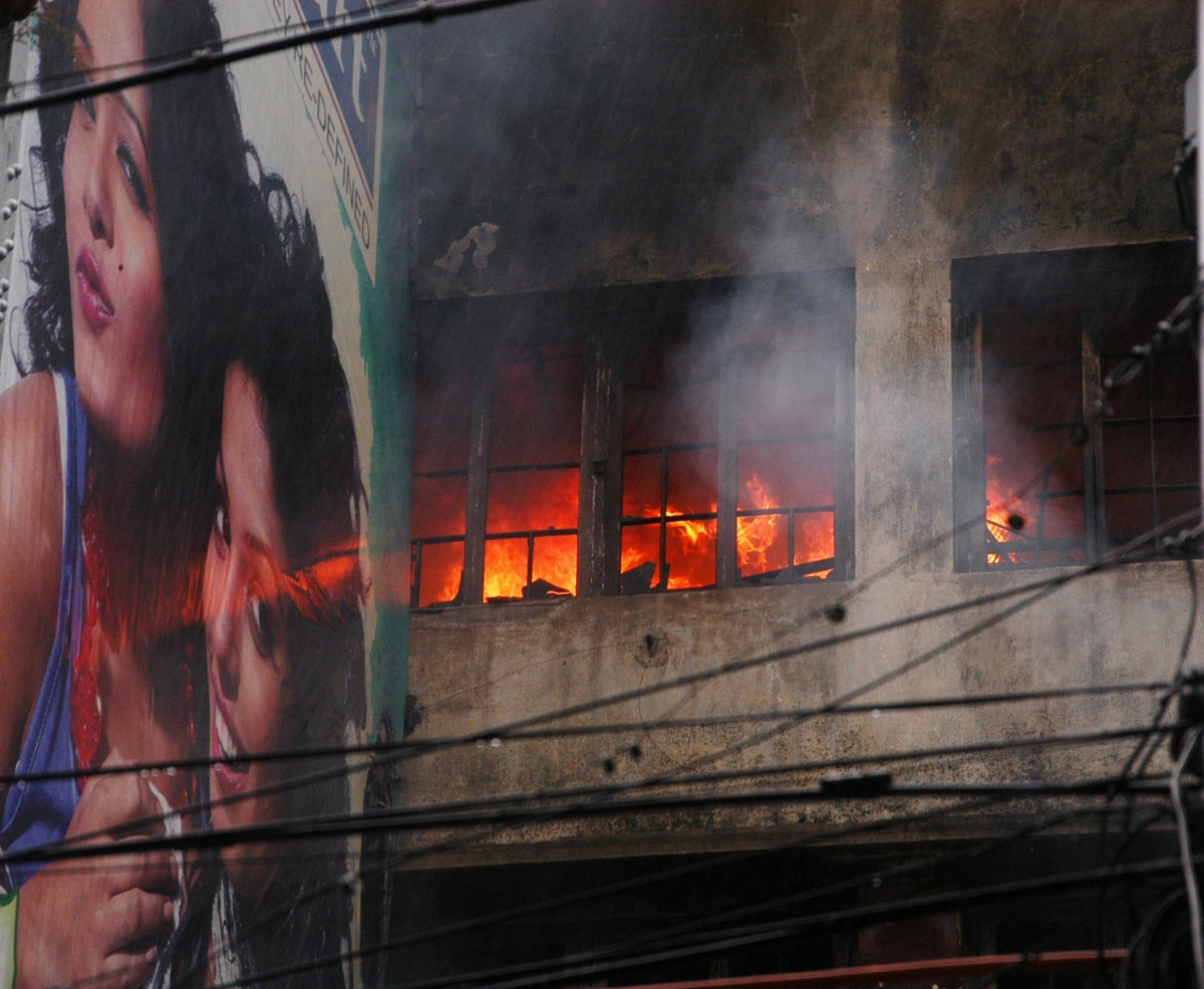 fire shopping mall kolkata