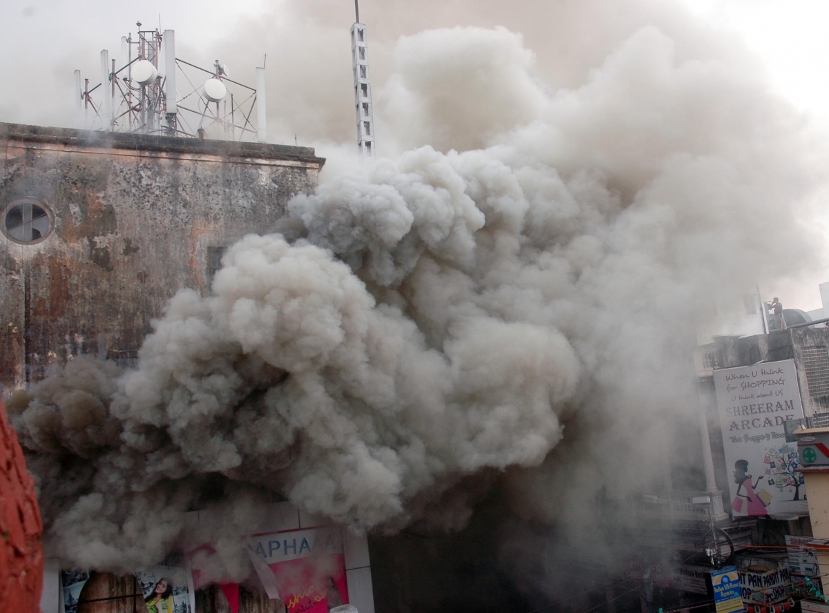 fire shopping mall kolkata