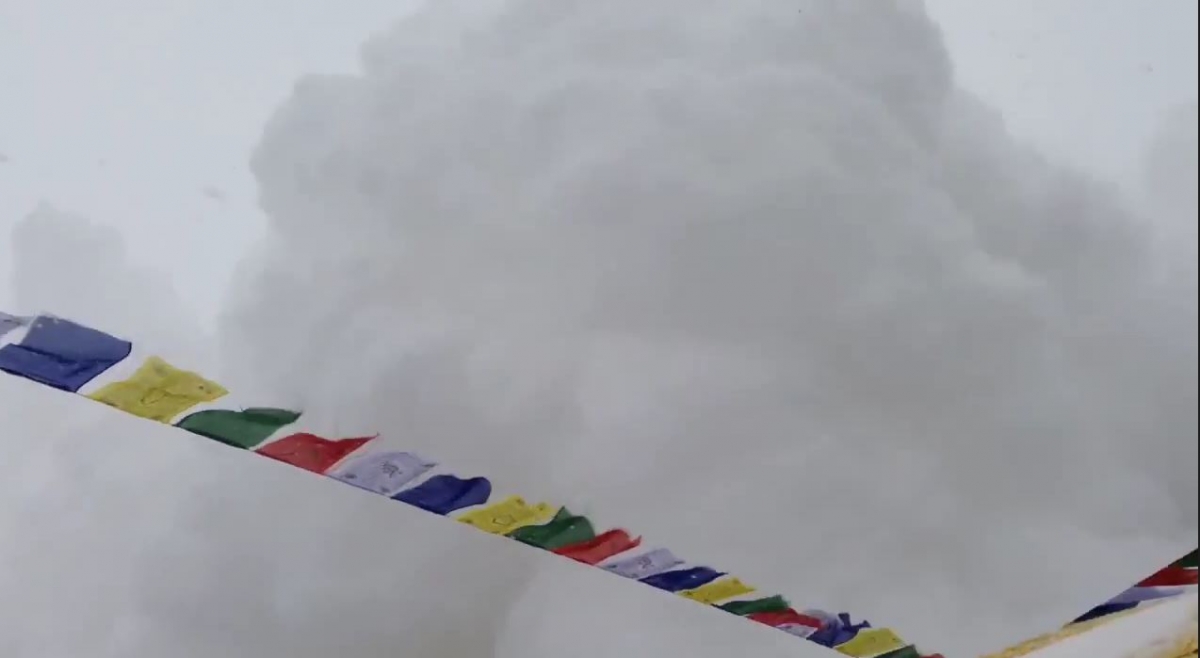 First Mount Everest avalanche triggered by 7.9 magnitude earthquake in Nepal on Saturday morning Mount Everest Avalanche