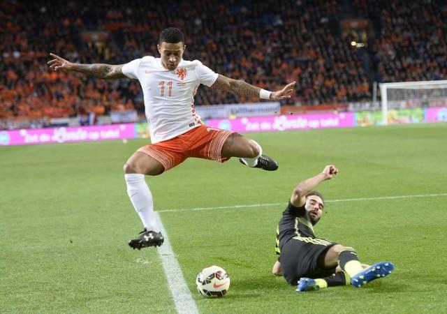 Daniel Carvajal of Spain (R) challenges Memphis Depay of the Netherlands during an international friendly match at the Amsterdam Arena. Memphis Depay