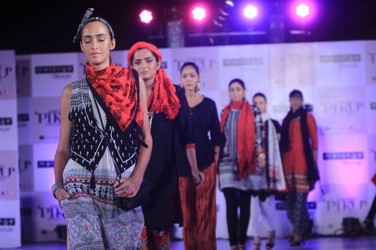 'Piku' Promotion: Deepika Padukone, Irrfan Khan Unveil 'Piku Melange Collection'