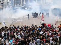 brazil-more-than-100-injured-as-police-clash-with-striking-teachers