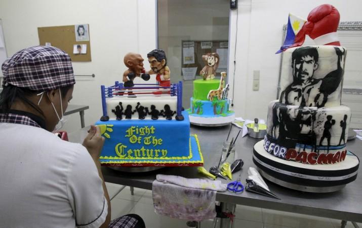 Floyd Mayweather gets birthday cake with his face on a $1,000 bill