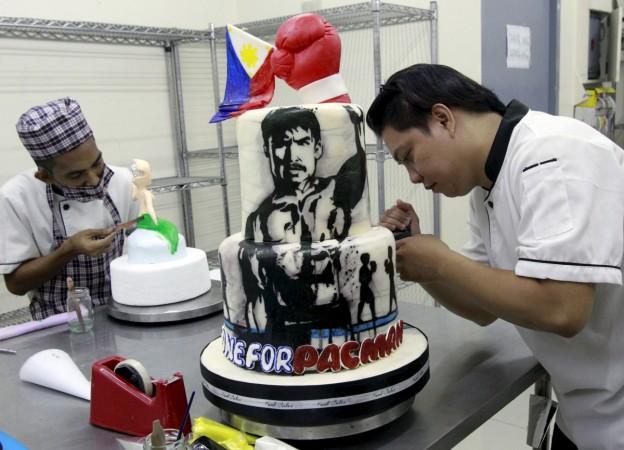 Floyd Mayweather gets birthday cake with his face on a $1,000 bill