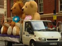 royal-baby-latest-stunt-sees-giant-teddies-delivered-to-hospital