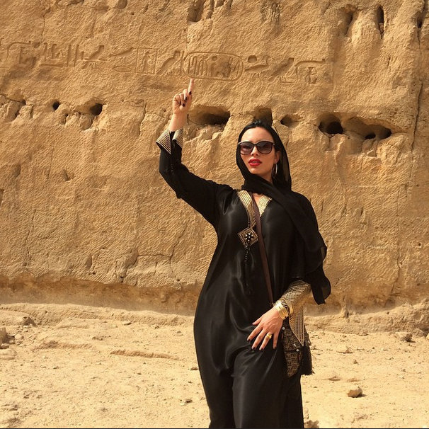 Egypt Launches Investigation As Porn Star Carmen De Luz Takes Pictures Around Giza Pyramids