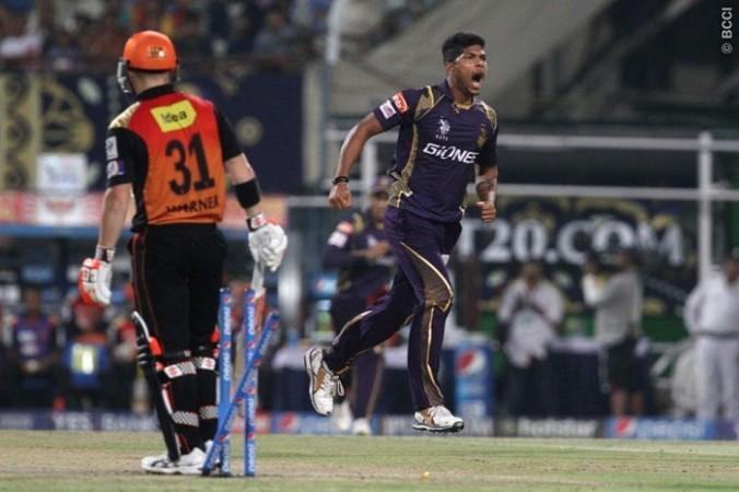KKR fast bowler Umesh Yadav celebrates the wicket of SRH opener David Warner Umesh Yadav KKR David Warner SRH