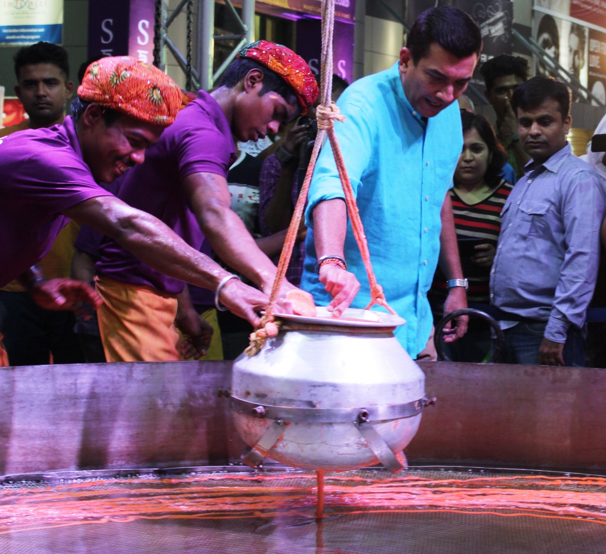 Indian chef and entrepreneur Sanjeev Kapoor with the team that reportedly broke the Guinness World Record for largest Imarti (weight: 37 kg; diameter: 9 ft aprox.; cooking time: 3 hours 48 minutes) at Mumbai's Sanskriti restaurant. imarti jalebi world record
