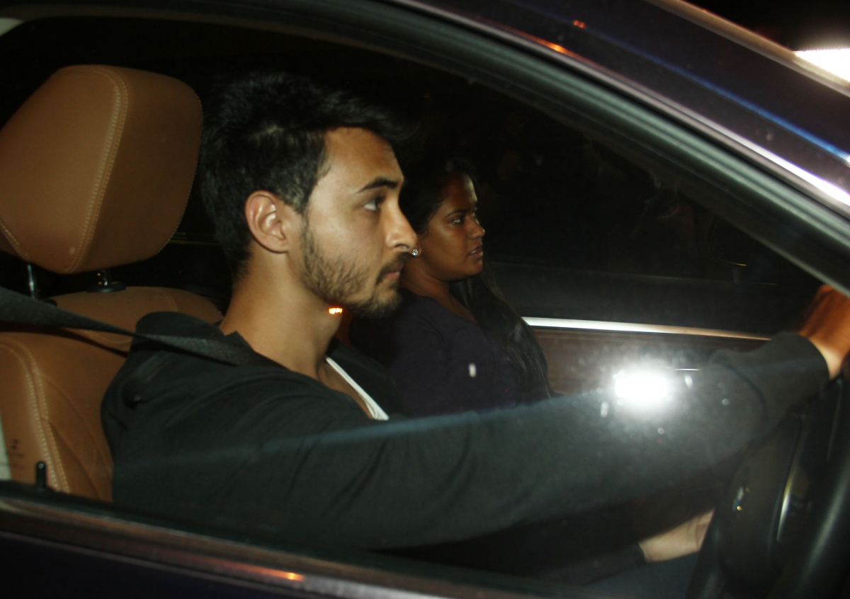 Shah Rukh Khan, Sister Arpita Visit Salman Day Ahead of 2002 Hit and Run Case Verdict