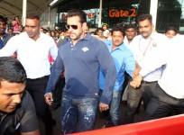 Shah Rukh Khan, Sister Arpita Visit Salman Day Ahead of 2002 Hit and Run Case Verdict