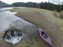 oregon-lost-lake-water-vanishes-into-lava-hole