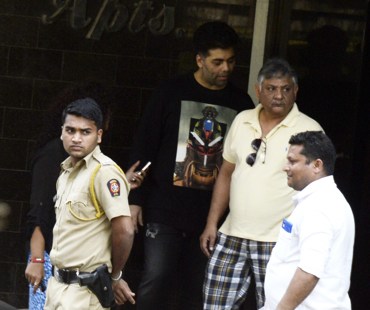 Kareena Kapoor Khan, Varun Dhawan, Hrithik Roshan and Other Celebs Visit Salman Khan's Residence