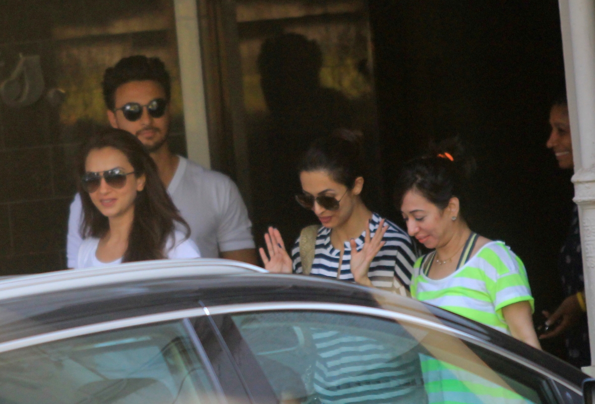 Kareena Kapoor Khan, Varun Dhawan, Hrithik Roshan and Other Celebs Visit Salman Khan's Residence