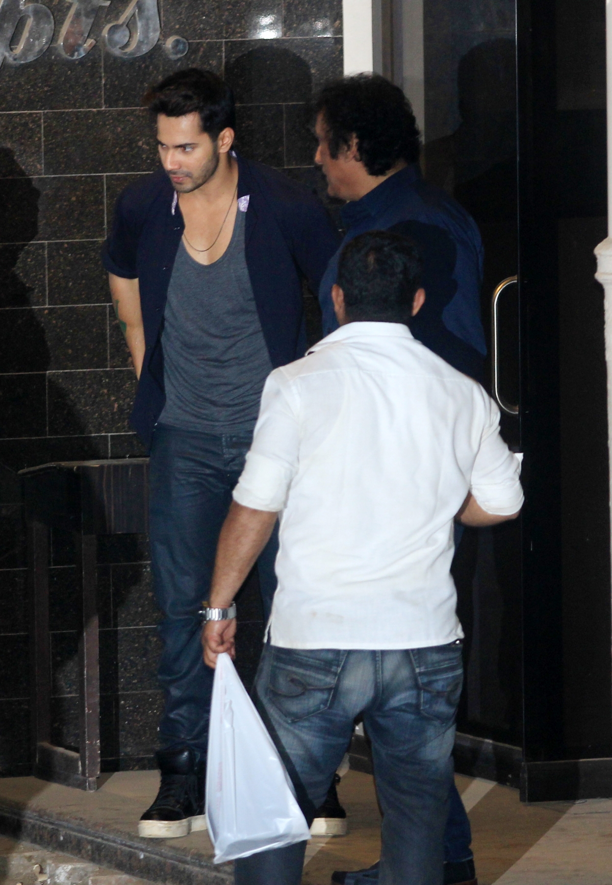 Kareena Kapoor Khan, Varun Dhawan, Hrithik Roshan and Other Celebs Visit Salman Khan's Residence