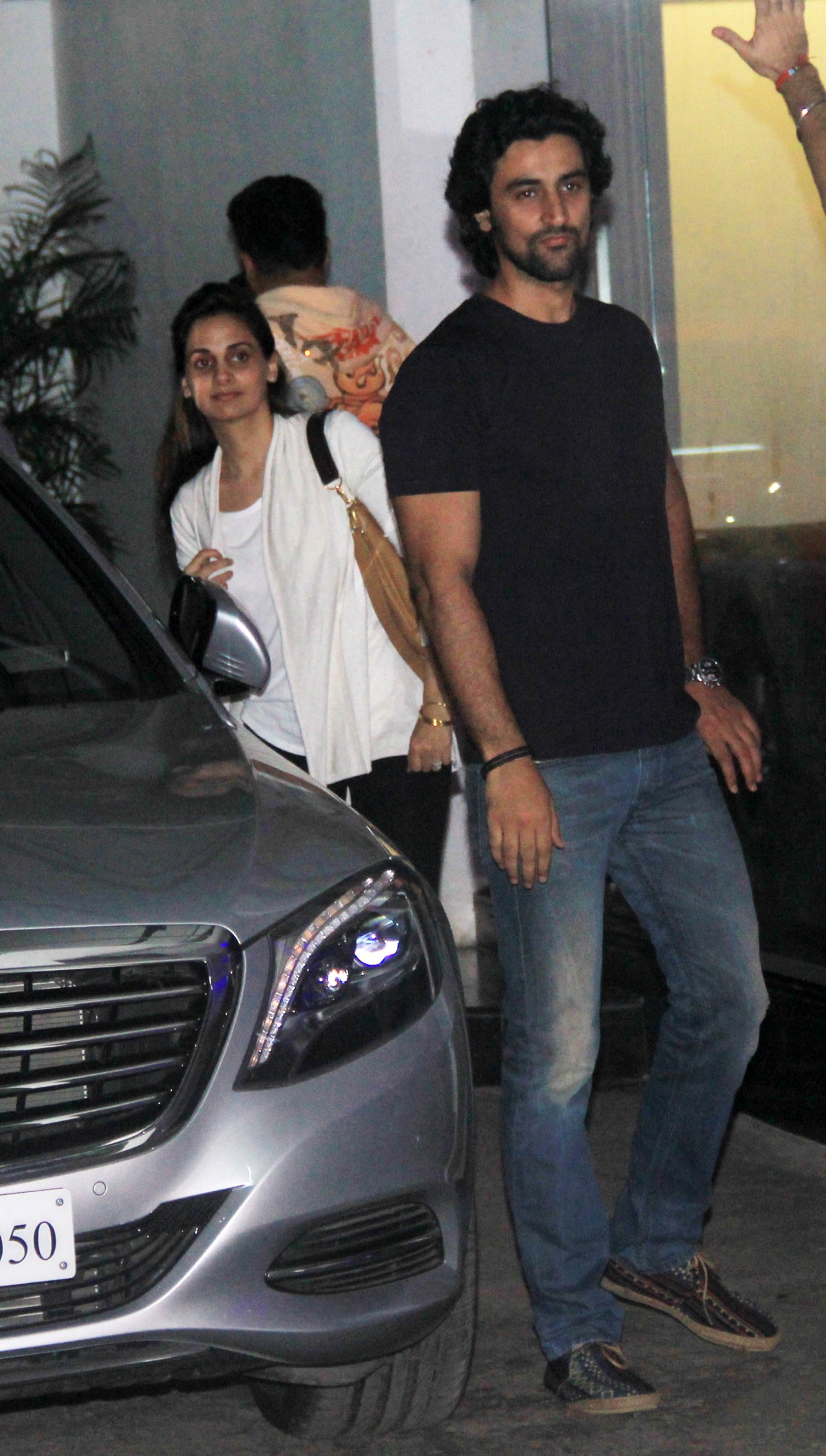 Aishwarya Rai, Abhishek Bachchan Watch 'Piku'