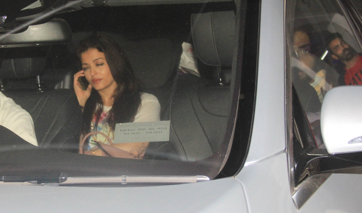 Aishwarya Rai, Abhishek Bachchan Watch 'Piku'