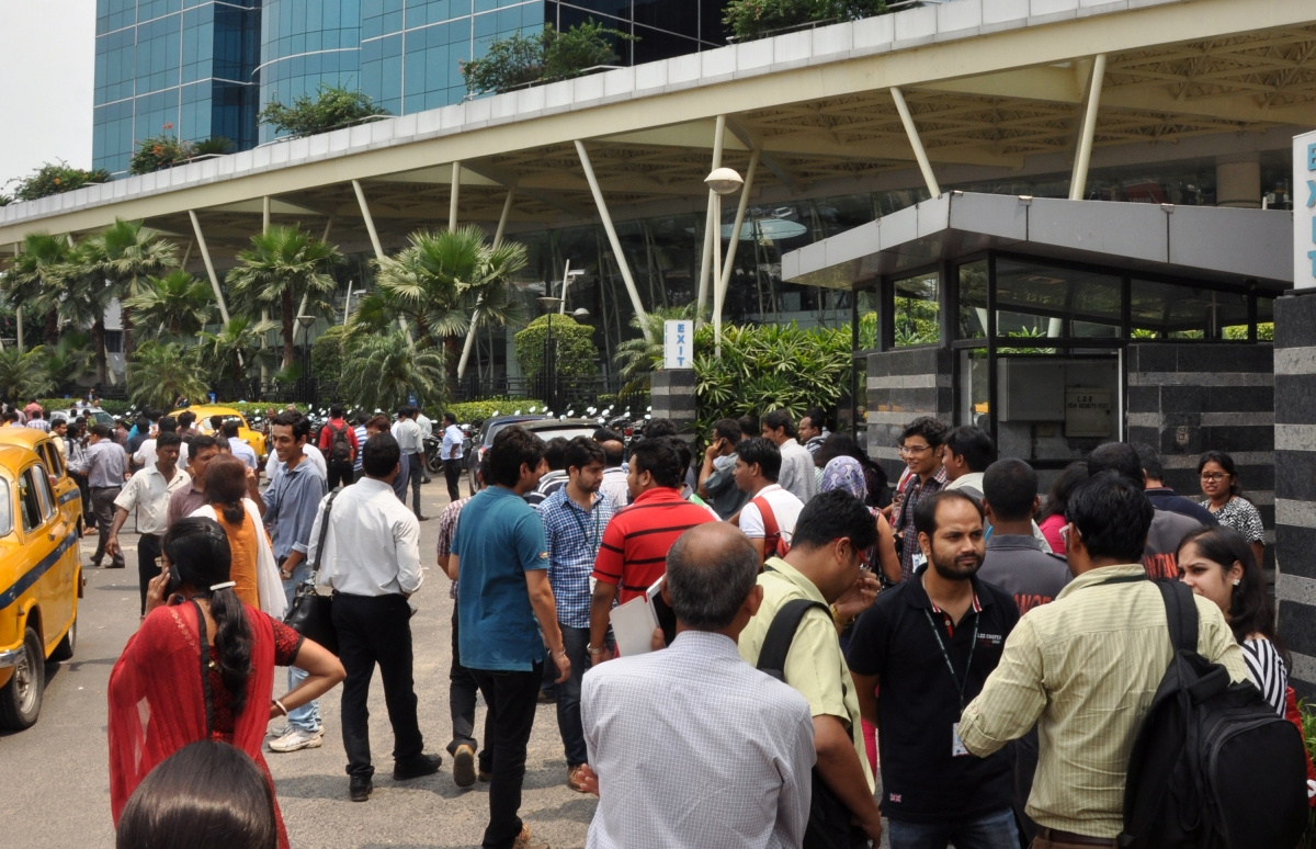 People rush out of their offices as earthquake jolts Kolkata on May 12, 2015. Kolkata Earthquake