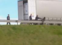 video-shows-french-police-using-violence-against-migrants-in-calais