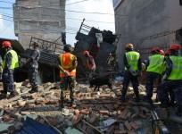 nepal-frightened-evacuees-run-out-of-camp-after-7-4-magnitude-quake