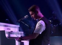 Nick Fradiani performing
