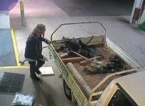 australia-bungling-burglar-fails-to-steal-cash-machine-in-hilarious-video