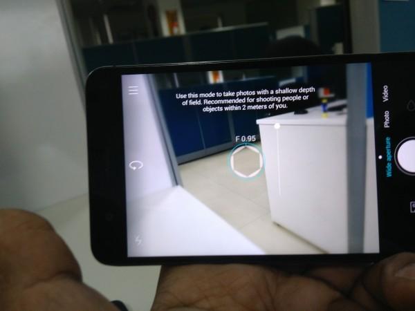 With Huawei Honor 6 Plus you can reduce the f stop up to f/0.95 for a bigger aperture With Huawei Honor 6 Plus you can reduce the f stop up to f/0.95 for a bigger aperture