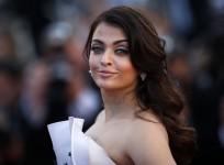 Cannes Film Festival 2015: Glamorous Aishwarya Rai Bachchan Charms the Red Carpet in Ralph & Russo