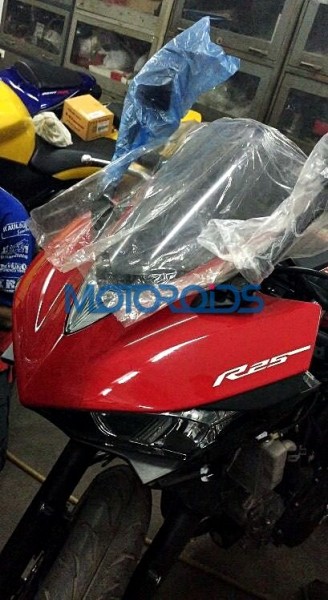 Yamaha R25 Spotted At a Dealership, Could Be Launched in India [PHOTOS]