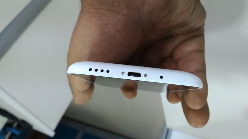 Meizu M1 Note houses the speaker mesh at the bottom of the device Meizu M1 Note houses the speaker mesh at the bottom of the device