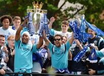 chelsea-thousands-flock-to-see-team-parade-premier-league-trophy-through-london