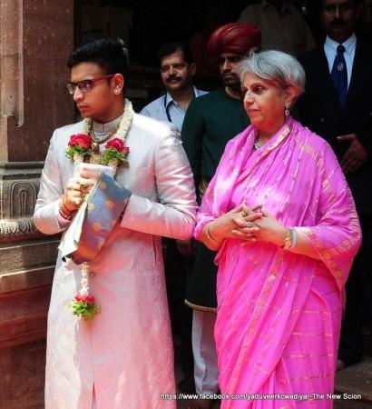 Yaduveer Krishna Datta Chamaraja Wadiyar and Pramoda Devi Wadiyar. Yaduveer Wadiyar