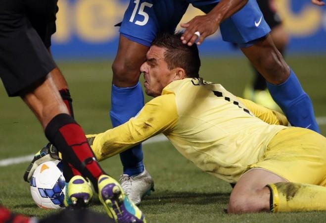 Western Sydney Wanderers goalkeeper Ante Covic grabs the ball as Nassir Alshamrani of Saudi Arabia's Al-Hilal runs into him during their Asian Champions League final first-leg football match at Parramatta Stadium in Sydney on 31 October, 2014