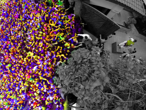 Amitabh Bachchan meets their fans infront of their Jalsa bungalow