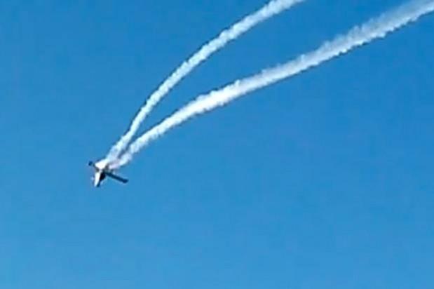 Pilot dies after light planes collide during air show Pilot dies after light planes collide during air show
