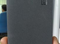 OnePlus Power Bank inherits its design and built quality from its One smartphone