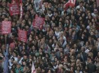 argentina-scores-of-protesters-fill-plaza-to-denounce-femicide