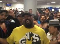 lion-king-vs-aladdin-broadway-stars-in-epic-song-battle-after-plane-delayed-at-airport