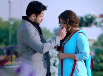 Hamari Adhuri Kahani