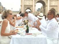 thousands-gather-for-dinner-in-white-outside-paris-louvre-museum