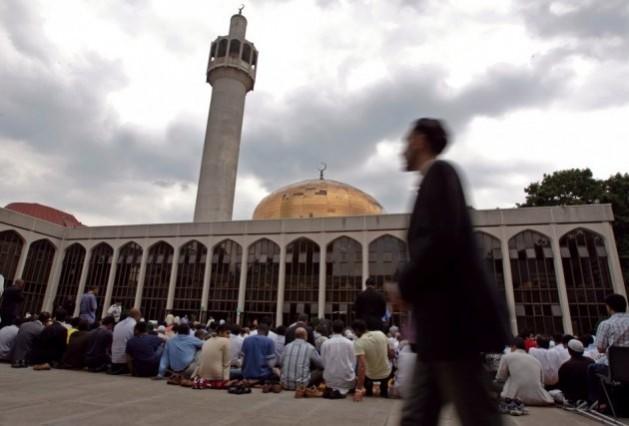 Muslims pray at the Central London Mosque during Ramadan Muslims pray at the Central London Mosque during Ramadan