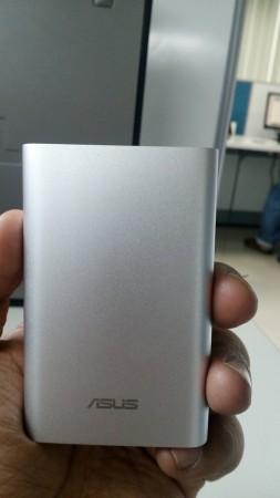 ASUS ZenPower has a compact form factor and fits easily in hand ASUS ZenPower has a compact form factor and fits easily in hand