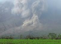 indonesia-mount-sinabung-erupts-spewing-ash-into-the-sky