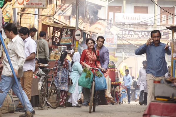 Salman Khan cycling in Bajrangi Bhaijaan