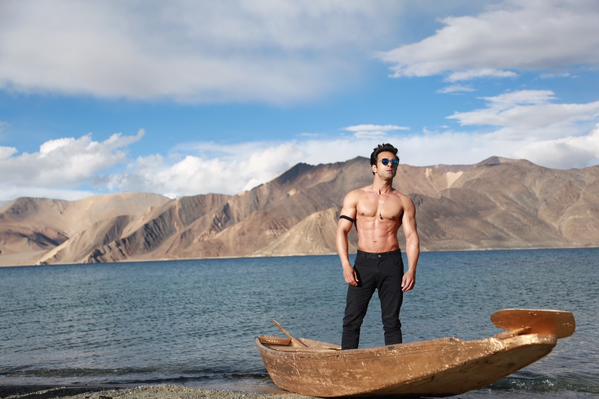 Pulkit Samrat's first look in Sanam Re