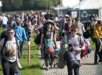 glastonbury-2015-music-fans-descend-on-worthy-farm-as-met-office-forecasts-mostly-dry-festival