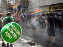 turkish-police-use-water-canon-tear-gas-to-disperse-istanbul-gay-pride-march