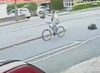 dudley-thief-on-bike-snatches-womens-handbag-in-ride-by-robbery