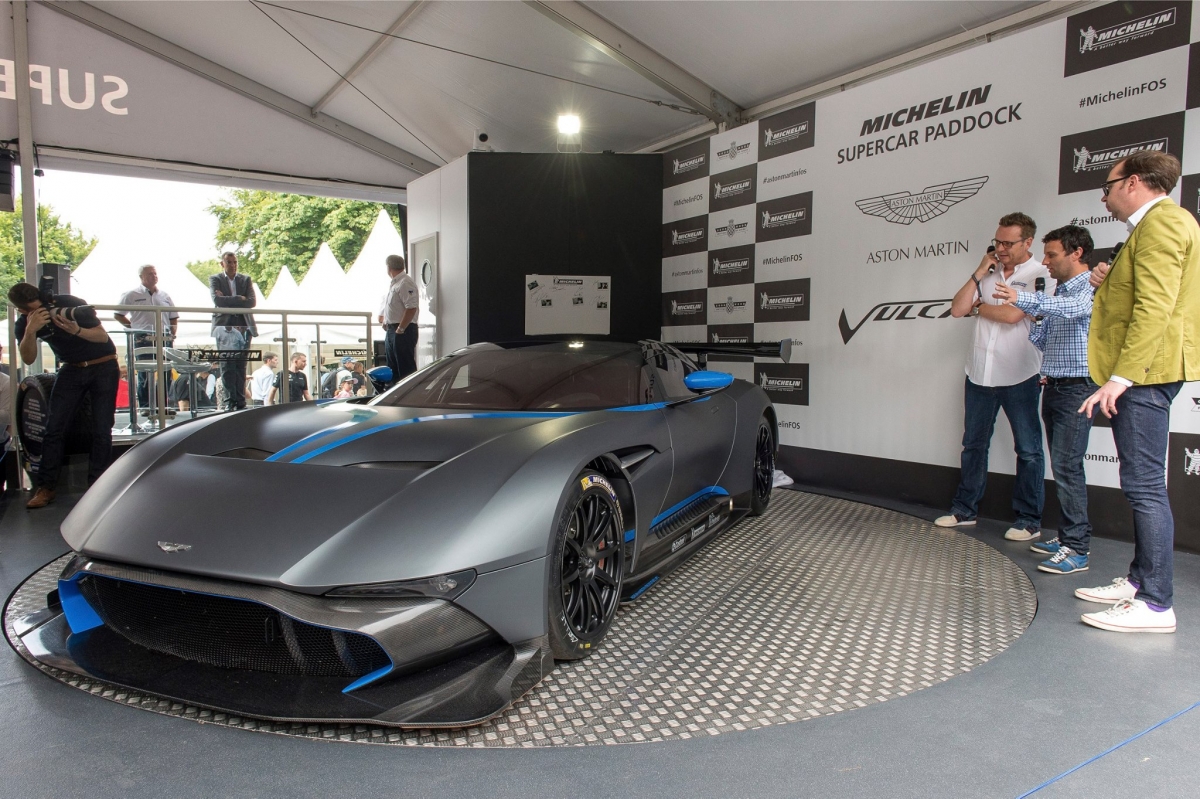 Aston Martin Vulcan 2016: Everything You Need To Know About The Upcoming Carbon Fiber Machine Aston Martin Vulcan 2016: Everything You Need To Know About The Upcoming Carbon Fiber Machine