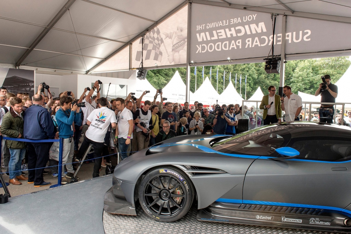 Aston Martin Vulcan 2016: Everything You Need To Know About The Upcoming Carbon Fiber Machine Aston Martin Vulcan 2016: Everything You Need To Know About The Upcoming Carbon Fiber Machine
